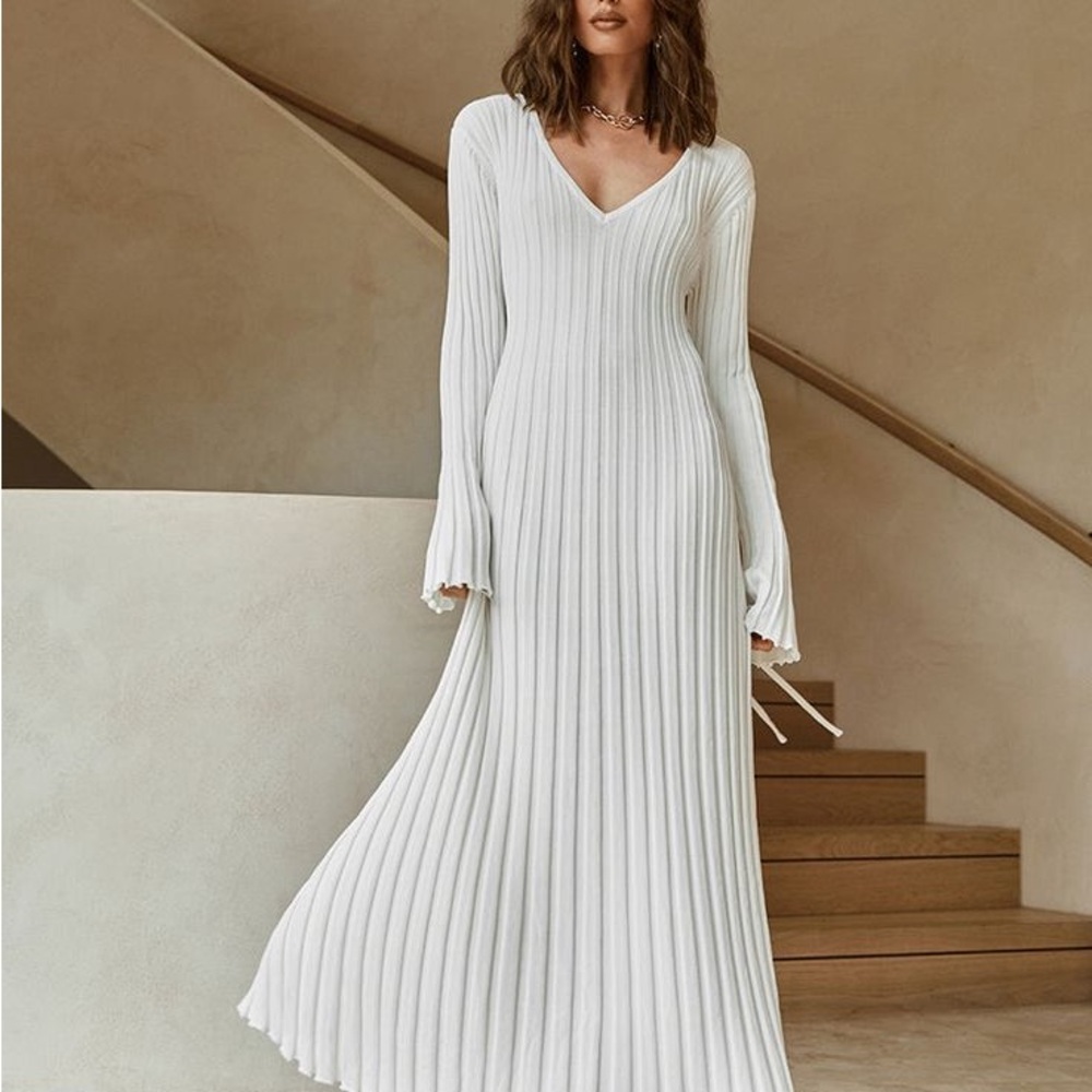 Dissh Reign White Sleeved Knit Midi Dress
